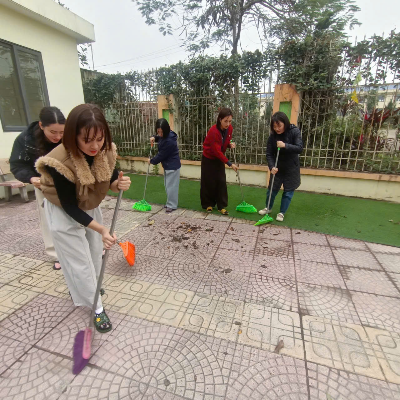 Trường mầm non Cao Viên tổ chức dọn dẹp vệ sinh, chuẩn bị đón Tết Nguyên Đán Bính Ngọ!