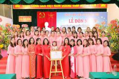 Đón trường chuẩn Quốc gia mức độ 1