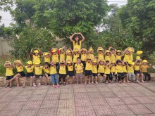 Chụp ảnh lưu niệm của cô và trò tại buổi tham quan, dã ngoại, trải ngiệm