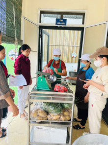 Trường mầm non Cao Viên duy trì sự phối hợp, đồng hành của Phụ huynh cùng nhà trường trong công tác giao – nhận thực phẩm hằng ngày tại Trường Mầm non Cao Viên