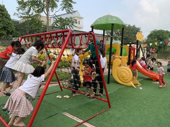 Trẻ vui chơi