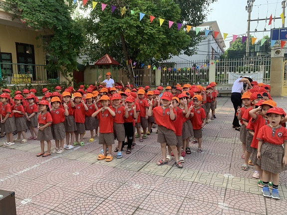Trẻ dã ngoại
