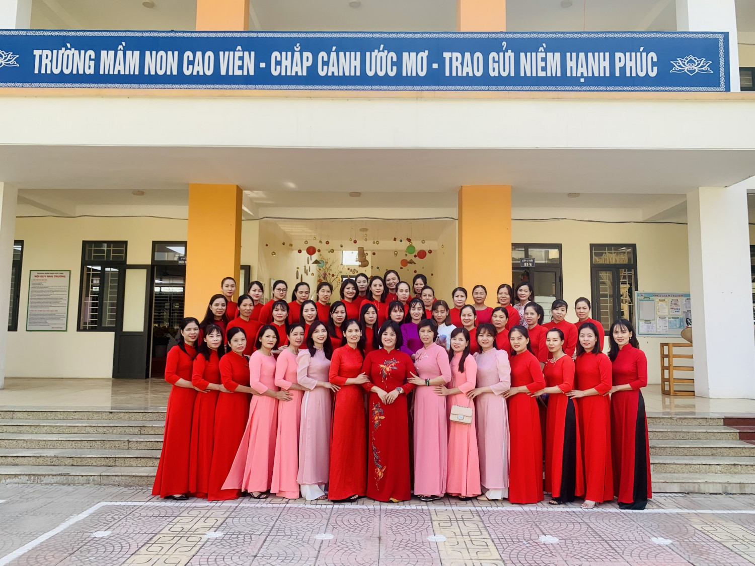 Cán bộ,Giáo viên, nhân viên trường MN Cao Viên tham dự hội nghị